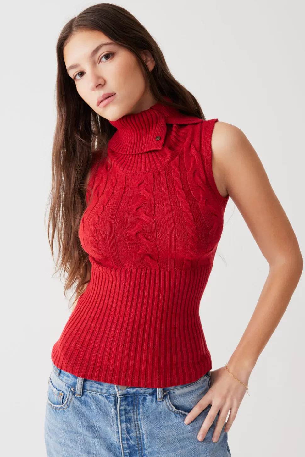 Frankies Bikinis Tops>Axel Cable Cloud Knit Sleeveless Sweater Red Velvet